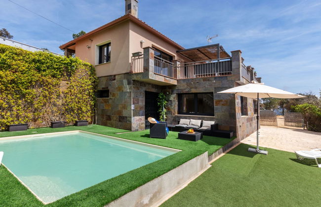 Casa de 4 quartos em Lloret de Mar com piscina privada e jardim - Foto 1