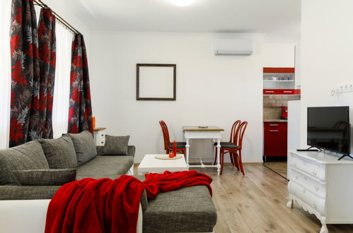 Foto 4 - Apartamento de 2 quartos em Balatonszemes com jardim e terraço