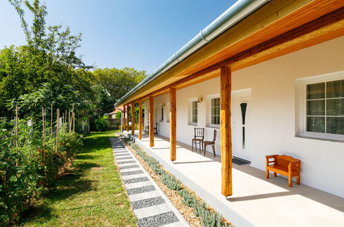 Photo 2 - Appartement de 2 chambres à Balatonszemes avec jardin et vues sur la montagne