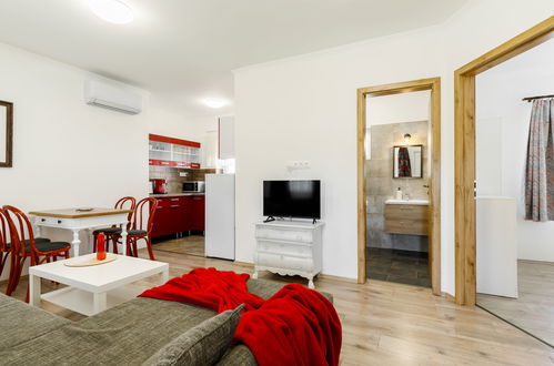 Foto 12 - Apartamento de 2 quartos em Balatonszemes com jardim e terraço