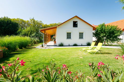 Foto 22 - Appartamento con 2 camere da letto a Balatonszemes con giardino e terrazza