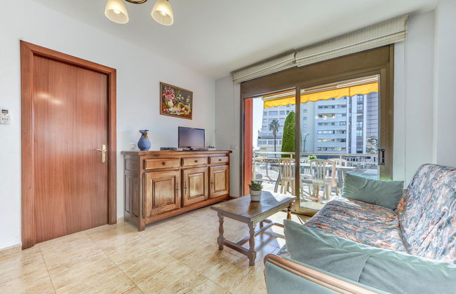 4 bedroom Apartment in Castelló d'Empúries with garden and terrace - Photo 2