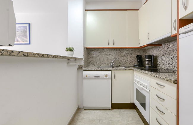 4 bedroom Apartment in Castelló d'Empúries with garden and terrace - Photo 12