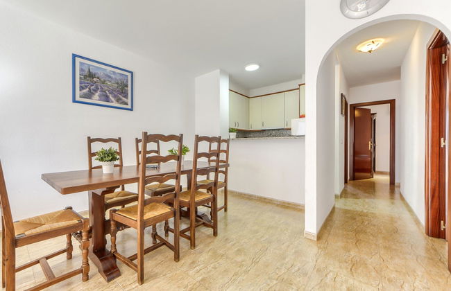 4 bedroom Apartment in Castelló d'Empúries with garden and terrace - Photo 11