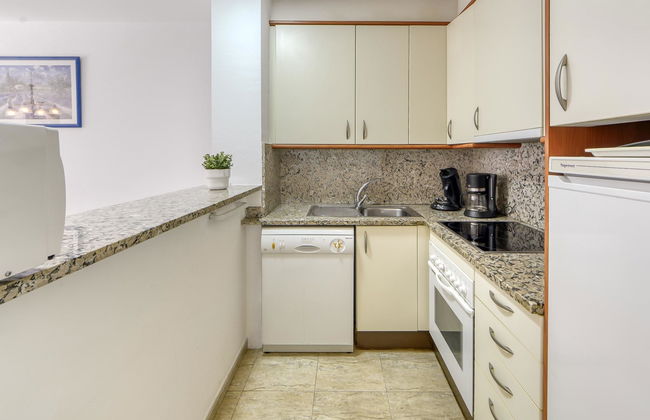 4 bedroom Apartment in Castelló d'Empúries with garden and terrace - Photo 4