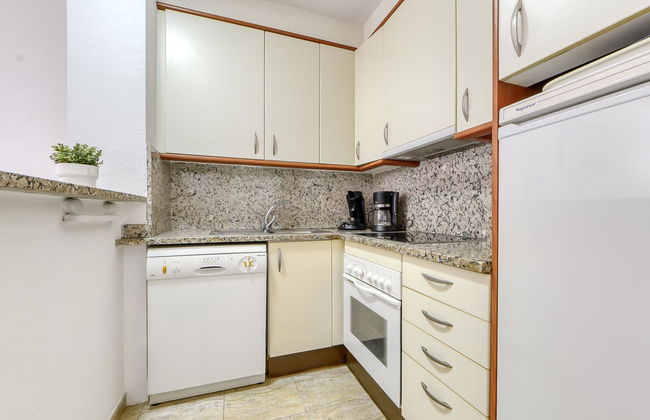 4 bedroom Apartment in Castelló d'Empúries with garden and terrace - Photo 13