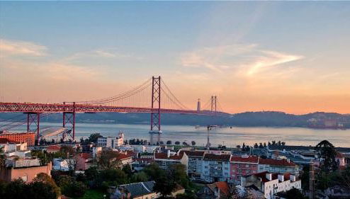 Terrace & River View Retreat - Foto 1