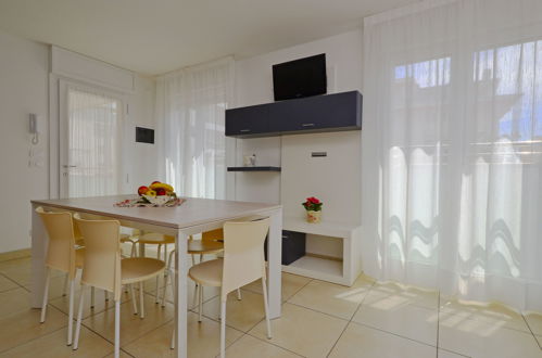 Foto 8 - Apartamento de 2 habitaciones en Lignano Sabbiadoro con vistas al mar
