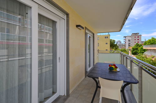 Foto 22 - Appartamento con 2 camere da letto a Lignano Sabbiadoro con vista mare