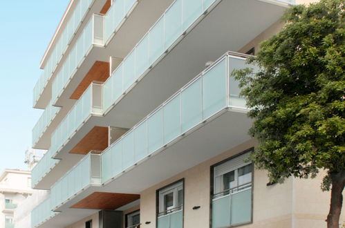 Photo 1 - Appartement de 2 chambres à Lignano Sabbiadoro avec jardin