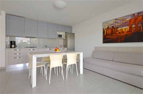 Foto 6 - Apartment mit 2 Schlafzimmern in Lignano Sabbiadoro mit blick aufs meer