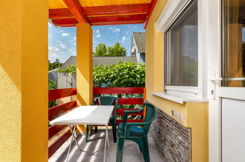 Photo 12 - Maison de 2 chambres à Balatonmáriafürdő avec jardin et terrasse