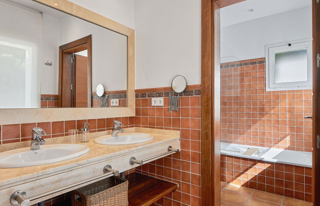 Maison de 7 chambres à Estepona avec piscine privée et jardin - Photo 21