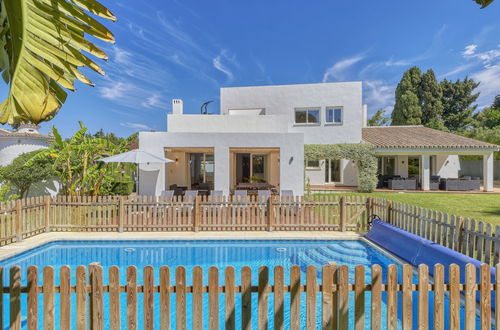 Photo 32 - Maison de 6 chambres à Estepona avec piscine privée et vues à la mer