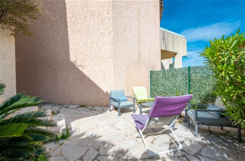 Foto 16 - Apartamento de 2 habitaciones en Cavalaire-sur-Mer con jardín y vistas al mar