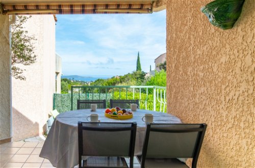 Foto 1 - Apartamento de 2 quartos em Cavalaire-sur-Mer com jardim e vistas do mar