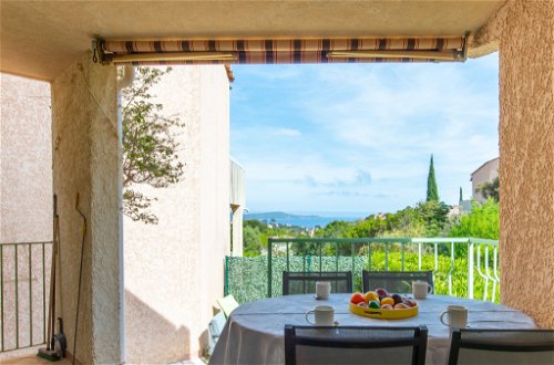 Photo 15 - Appartement de 2 chambres à Cavalaire-sur-Mer avec jardin et vues à la mer