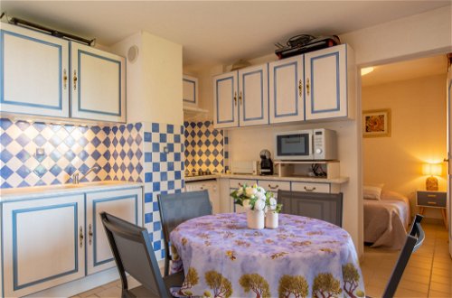 Foto 9 - Apartment mit 2 Schlafzimmern in Cavalaire-sur-Mer mit garten und blick aufs meer