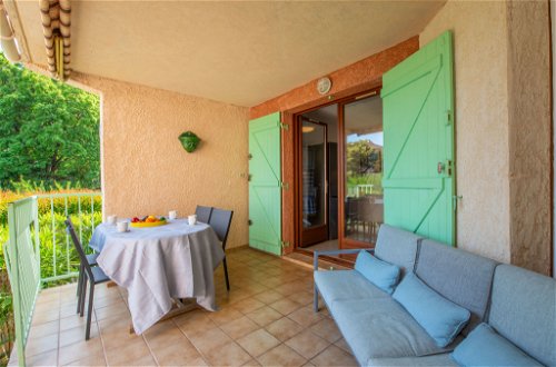 Foto 13 - Appartamento con 2 camere da letto a Cavalaire-sur-Mer con giardino e vista mare