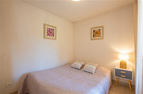 Foto 5 - Apartamento de 2 habitaciones en Cavalaire-sur-Mer con jardín y vistas al mar