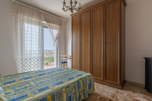 Foto 13 - Appartamento con 2 camere da letto a Vallecrosia con vista mare