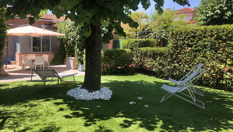 Foto 1 - Casa de 2 habitaciones en Forte dei Marmi con jardín y vistas al mar