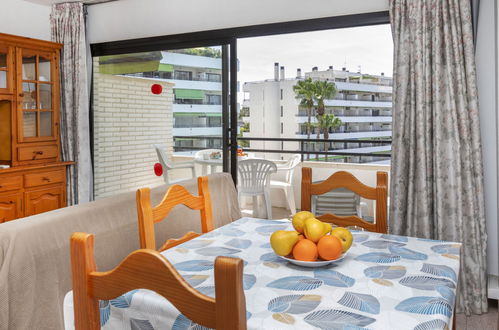 Photo 3 - 1 bedroom Apartment in Salou with swimming pool and garden