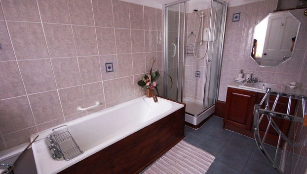 The Eagles Hotel - Photo 4