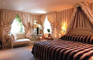 Photo 3 - Summer Lodge Country House Hotel