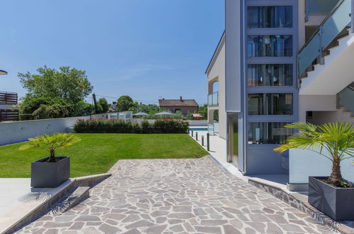 Photo 14 - Appartement de 2 chambres à Umag avec piscine et jardin