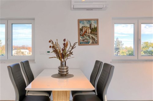 Photo 11 - 2 bedroom Apartment in Umag with swimming pool and terrace
