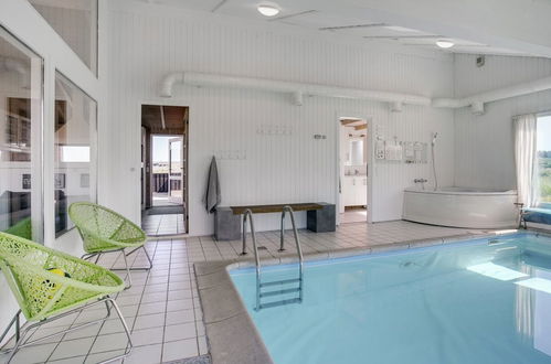 Foto 11 - Casa de 3 quartos em Harrerenden com piscina privada e terraço