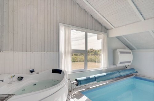 Foto 18 - Casa con 3 camere da letto a Harrerenden con piscina privata e terrazza