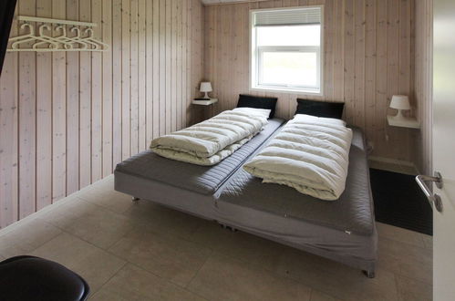 Foto 9 - Casa con 4 camere da letto a Harrerenden con terrazza e sauna