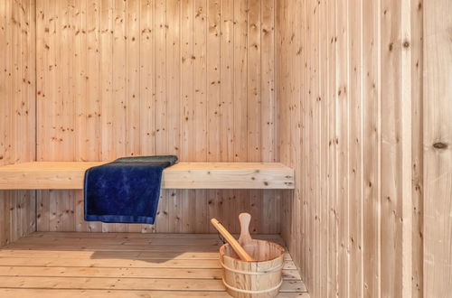 Foto 18 - Casa con 4 camere da letto a Harrerenden con terrazza e sauna