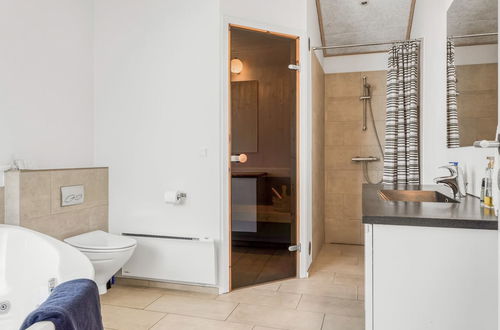 Foto 20 - Casa con 4 camere da letto a Harrerenden con terrazza e sauna