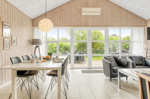 Foto 11 - Casa con 4 camere da letto a Harrerenden con terrazza e sauna