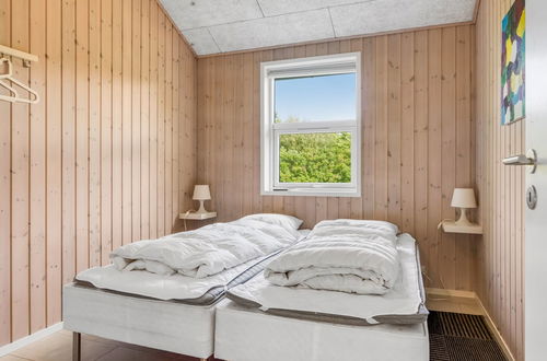 Foto 17 - Casa con 4 camere da letto a Harrerenden con terrazza e sauna