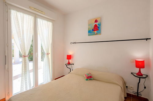 Foto 12 - Appartamento con 3 camere da letto a Sainte-Maxime con piscina e vista mare