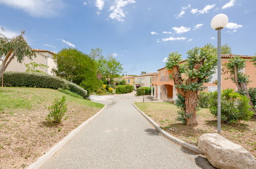 Photo 22 - 3 bedroom Apartment in Sainte-Maxime with swimming pool and garden