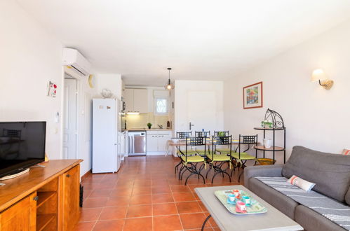 Photo 3 - 3 bedroom Apartment in Sainte-Maxime with swimming pool and garden