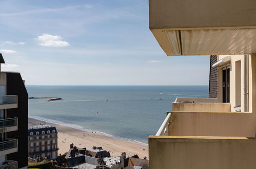 Foto 16 - Appartamento con 1 camera da letto a Trouville-sur-Mer con terrazza e vista mare