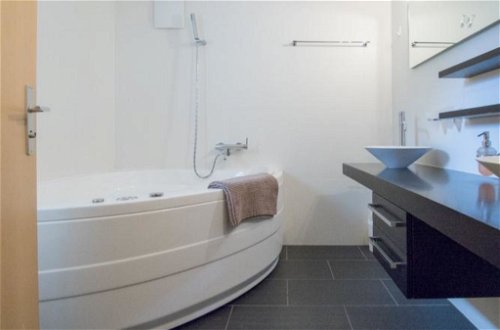 Foto 15 - Appartamento con 3 camere da letto a Saas-Fee con vasca idromassaggio