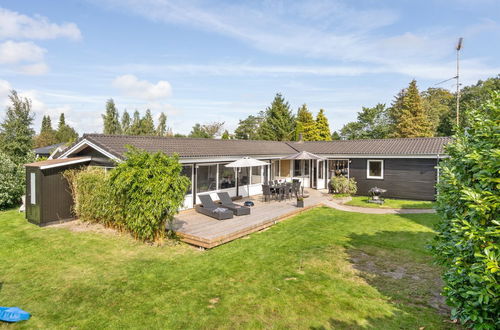 Photo 2 - Maison de 4 chambres à Væggerløse avec piscine privée et terrasse