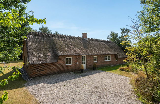 6 bedroom House in Væggerløse with private pool and terrace - Photo 18