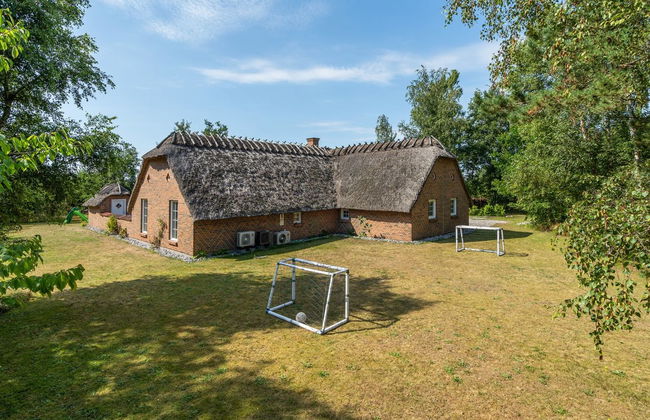 6 bedroom House in Væggerløse with private pool and terrace - Photo 35