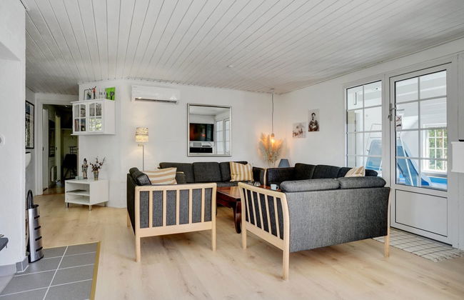 6 bedroom House in Væggerløse with private pool and terrace - Photo 33