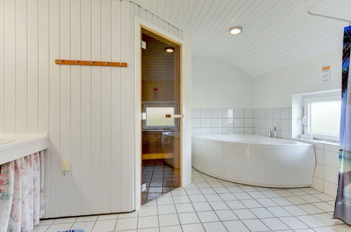 Photo 18 - 4 bedroom House in Hvide Sande with terrace and sauna