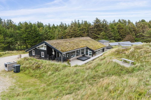 Foto 2 - Casa de 4 quartos em Blokhus com piscina privada e terraço