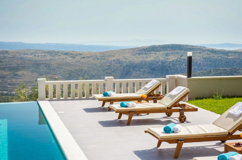 Foto 30 - Casa de 3 quartos em Split com piscina privada e vistas do mar